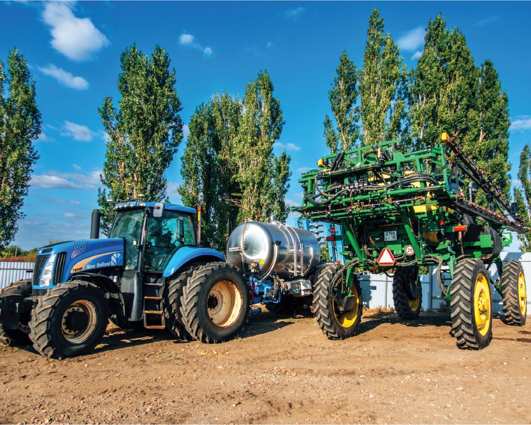 Ликвилайзер «Duport» и самоходный опрыскиватель «John Deere»