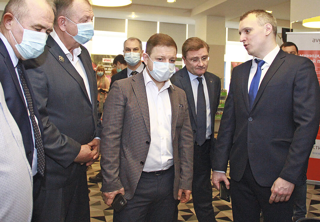 Министр Р. Ю. Пашаев на выставке-конференции в Астрахани 