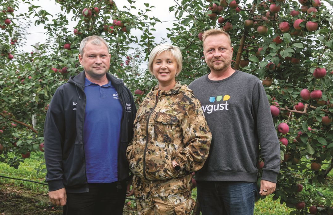 Слева направо: И. Харитонов, И. Лаврушкина, С. Мальгин