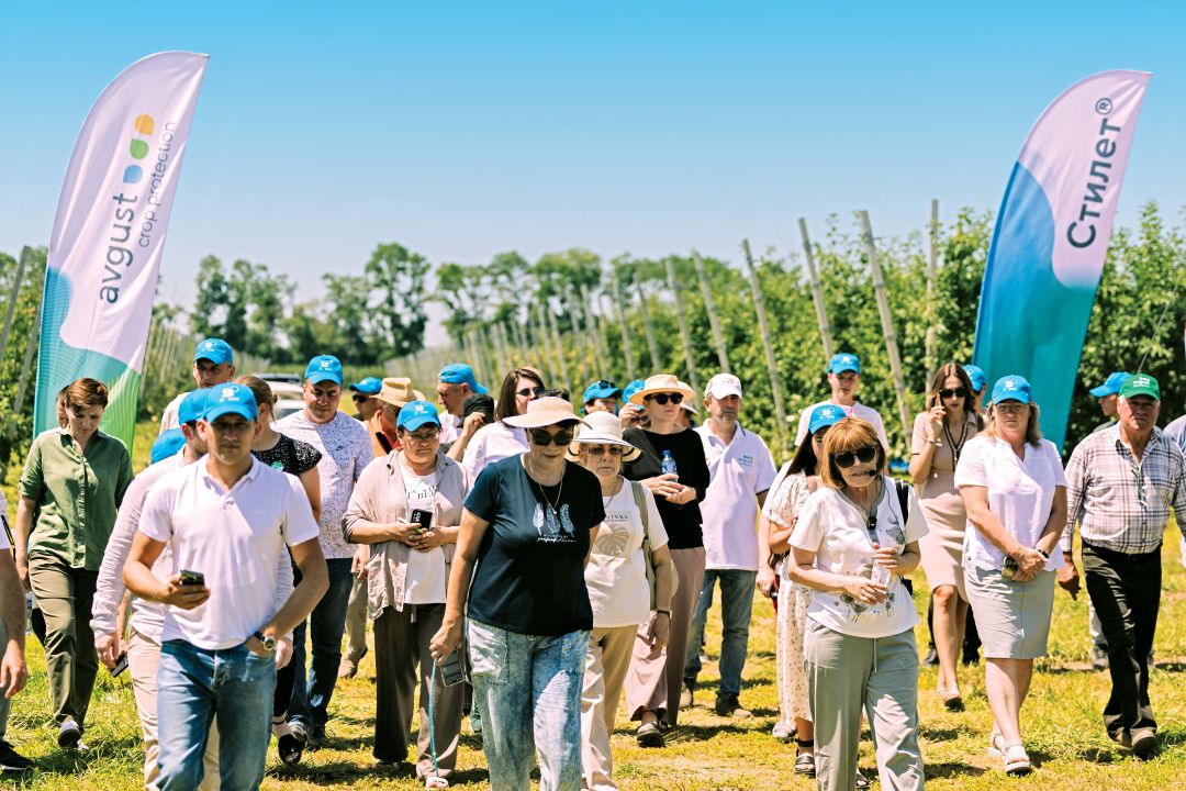 Участники «Садового тура» в саду ИП КФХ Евтушенко А. П.