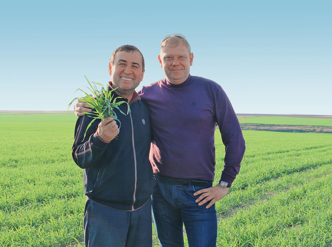 С. Л. Умхаджиев (слева) с А. В. Абакумовым