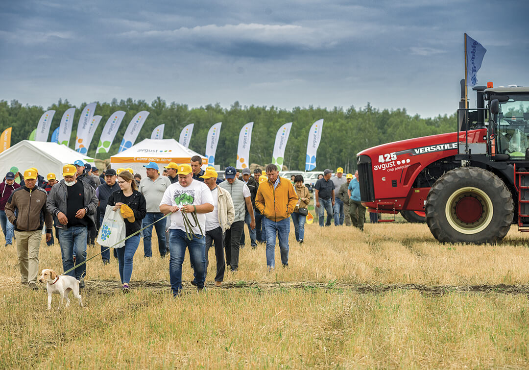 Участники Дня поля в ООО «Ак-Жер 2010» 