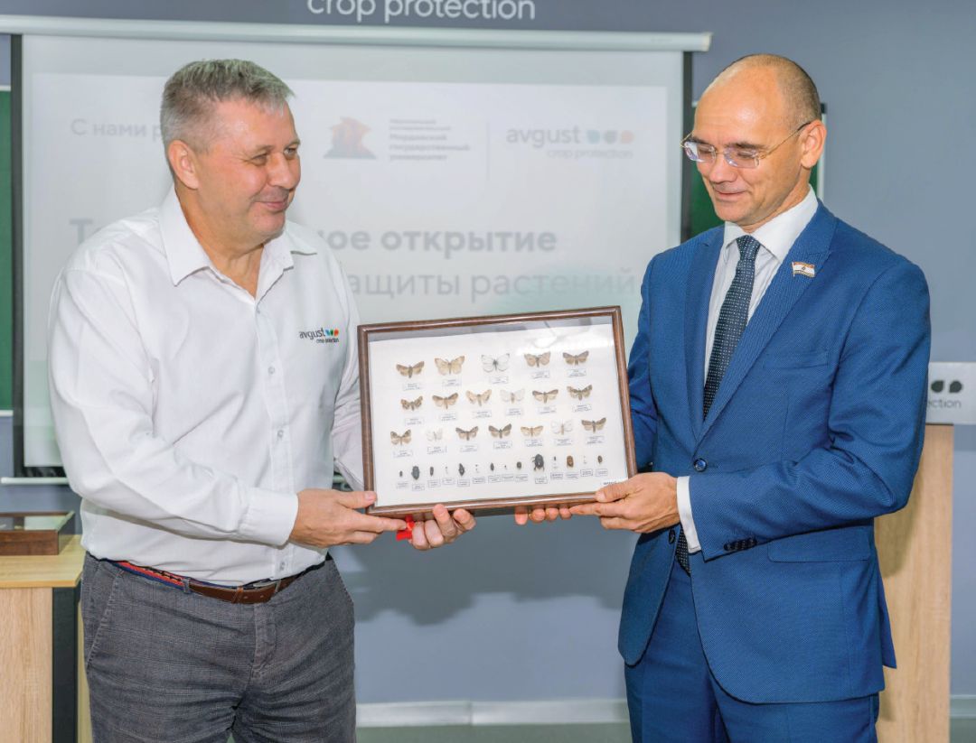 М. Е. Данилов и ректор МГУ имени Н. П. Огарева Д. Е. Глушко М. Е. Данилов и ректор МГУ имени Н. П. Огарева Д. Е. Глушко