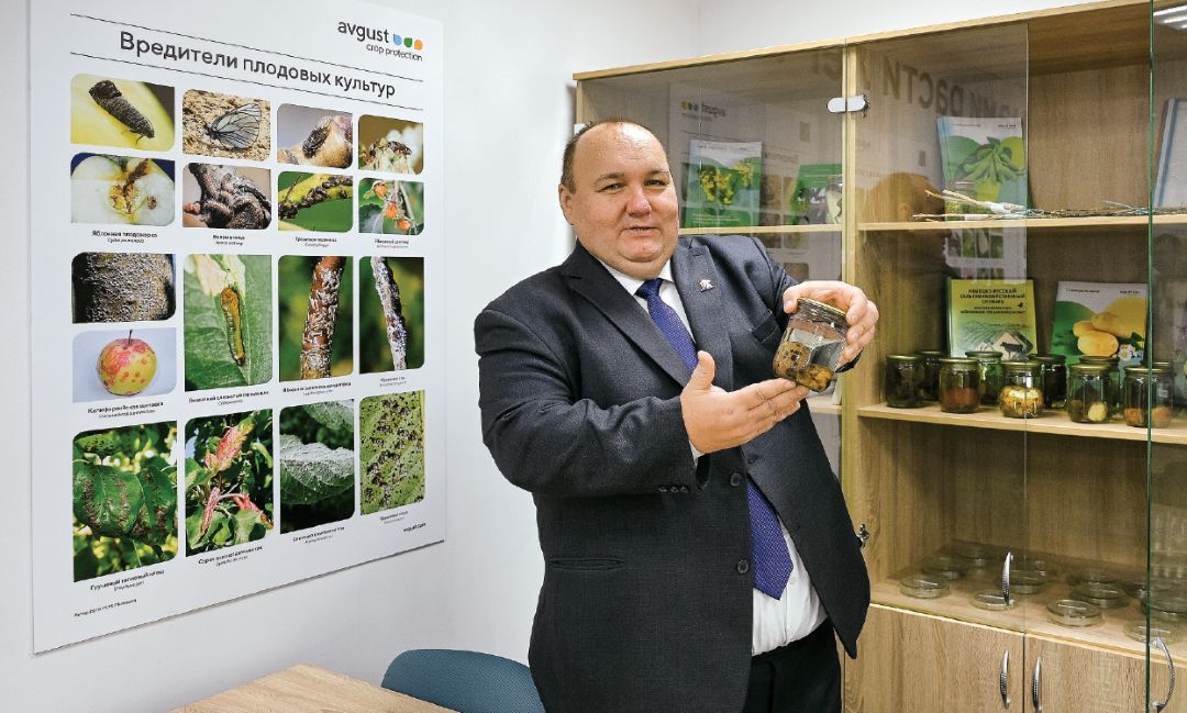 Профессор Д. В. Бочкарев в новой аудитории Профессор Д. В. Бочкарев в новой аудитории