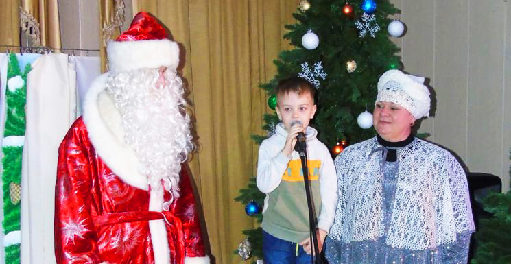 Воспитанники Ковалевского детдома получили подарки от «Августа»