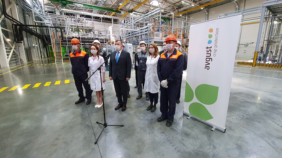 Рустам Минниханов поздравил химические предприятия с Днем химика