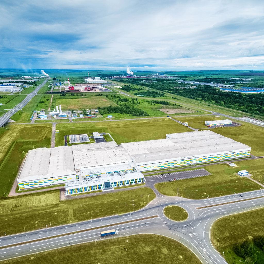 Заводу «Август-Алабуга» – 5 лет: на новейшем предприятии выпустили десятки миллионов литров отечественных средств для защиты растений